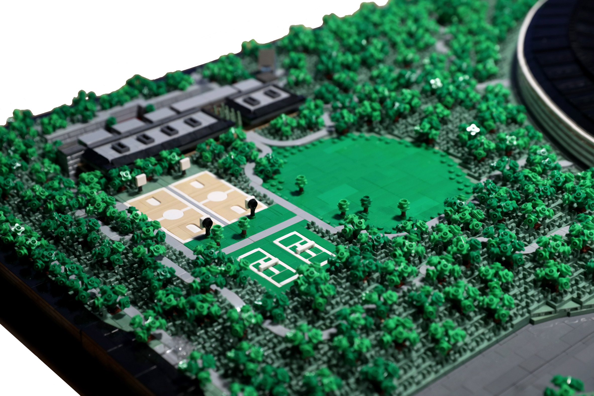 apple-park-cupertino-lego-spencer-rezkalla-foster-partners-_dezeen_2364_col_9