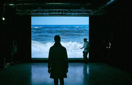 An Installation interacting with its spectators