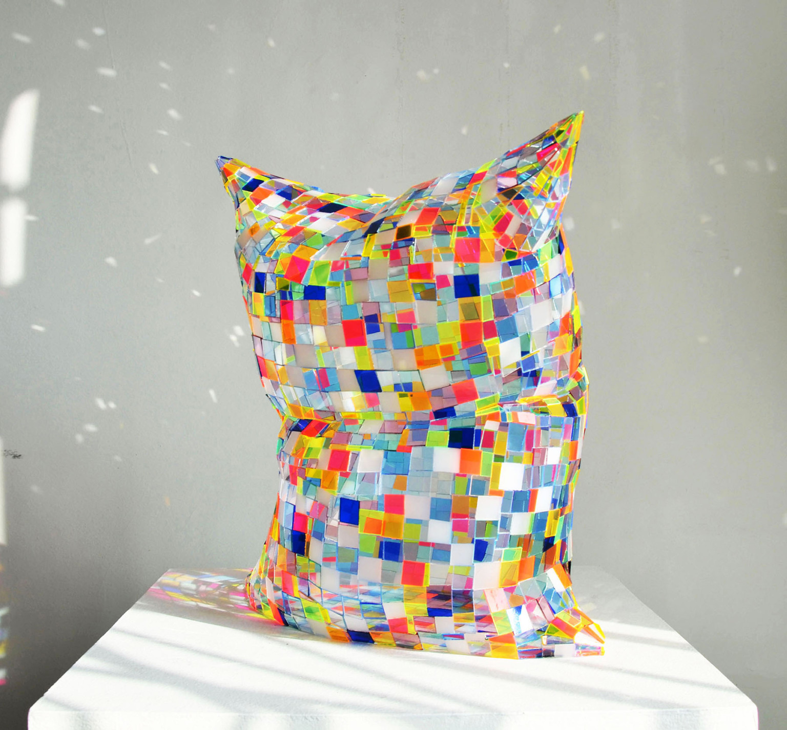 CR-Glass-Pillow-Colossal-12-768x713@2x