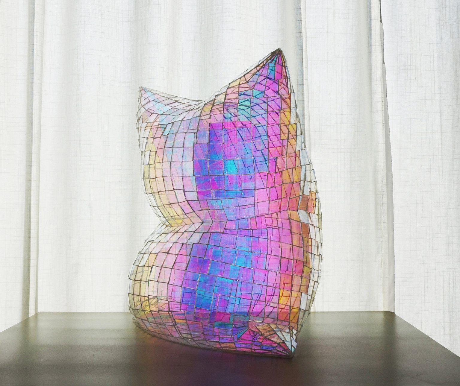 CR-Glass-Pillow-Colossal-5-768x645@2x