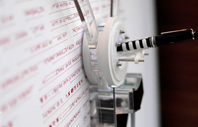Hypnotizing Writing Robot