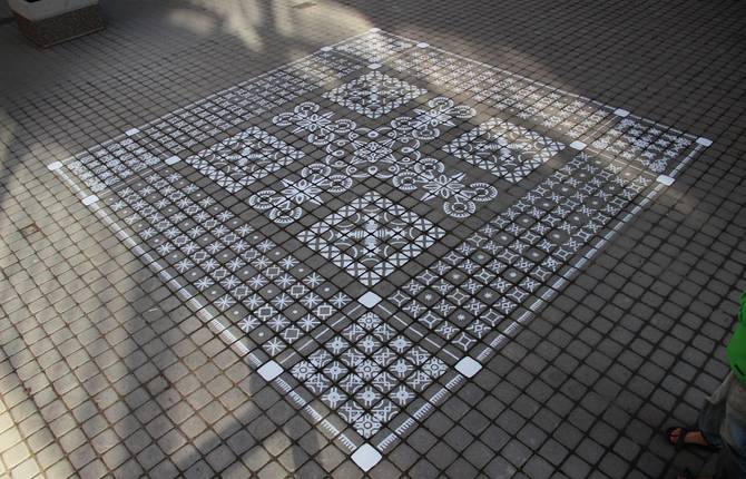 French Artist Paints Traditional Motifs in Contemporary Cities