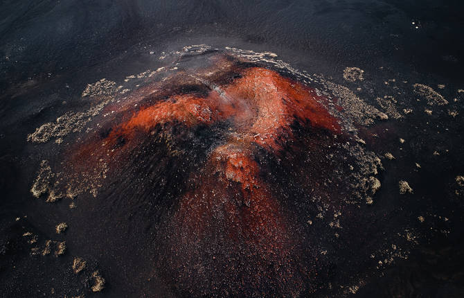 The « Crater Series », by Tom Hegen