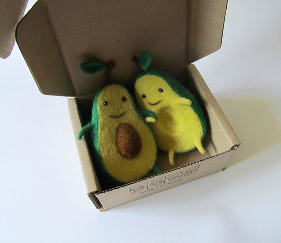 cute-felt-wool-sculpture-avocado-love-anna-dovgan-2
