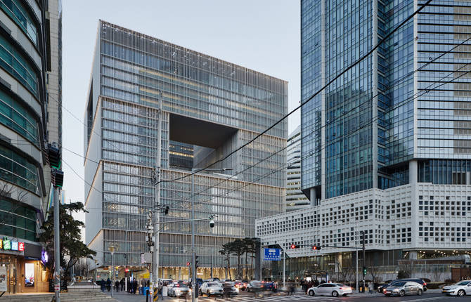 Light and Plant-Filled Atrium of Seoul’s Amorepacific Building