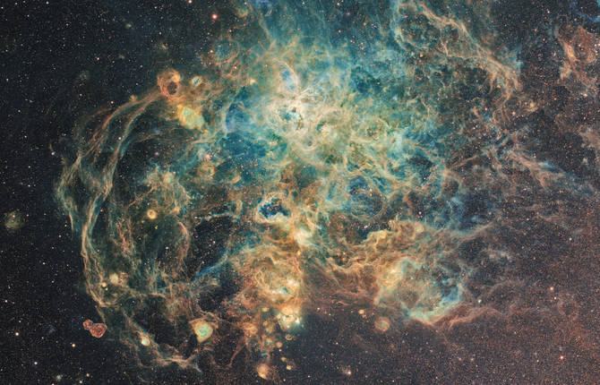 Incredible Pictures of a Large Magellan Cloud