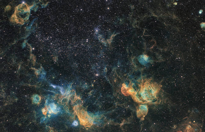 Incredible Pictures of a Large Magellan Cloud