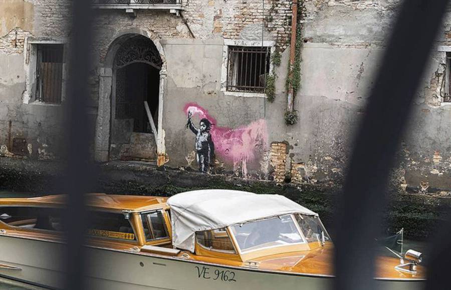 Bansky Hides One of His Artworks among Street Vendors in Venice