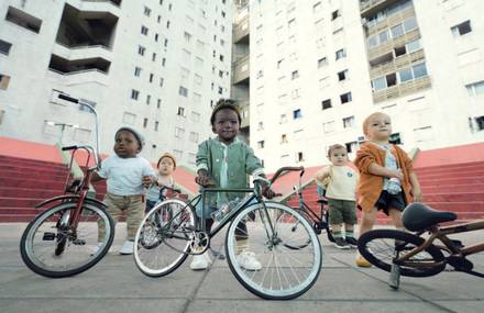 New Evian Baby Commercial : « The Baby Bare Necessities »