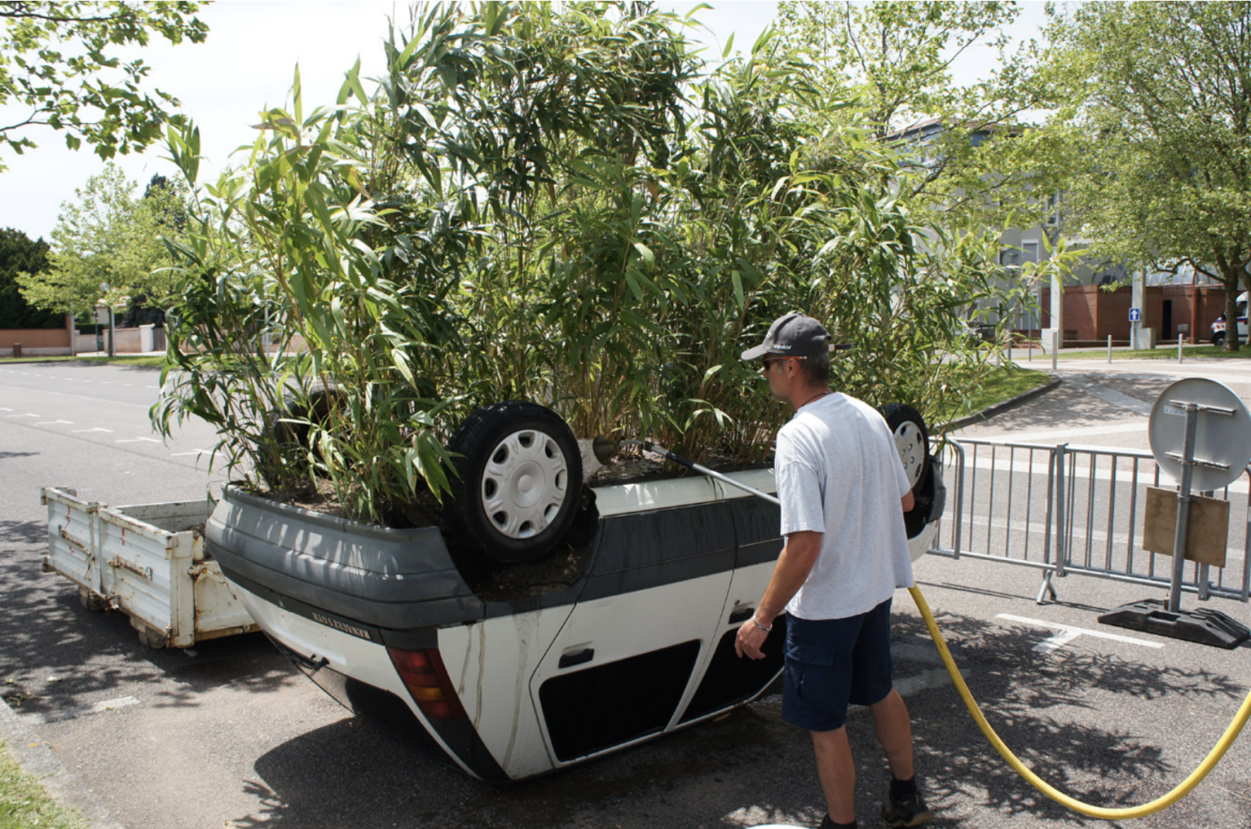 benedetto-bufalino-recycle-voiture-art-installation-insolite-25