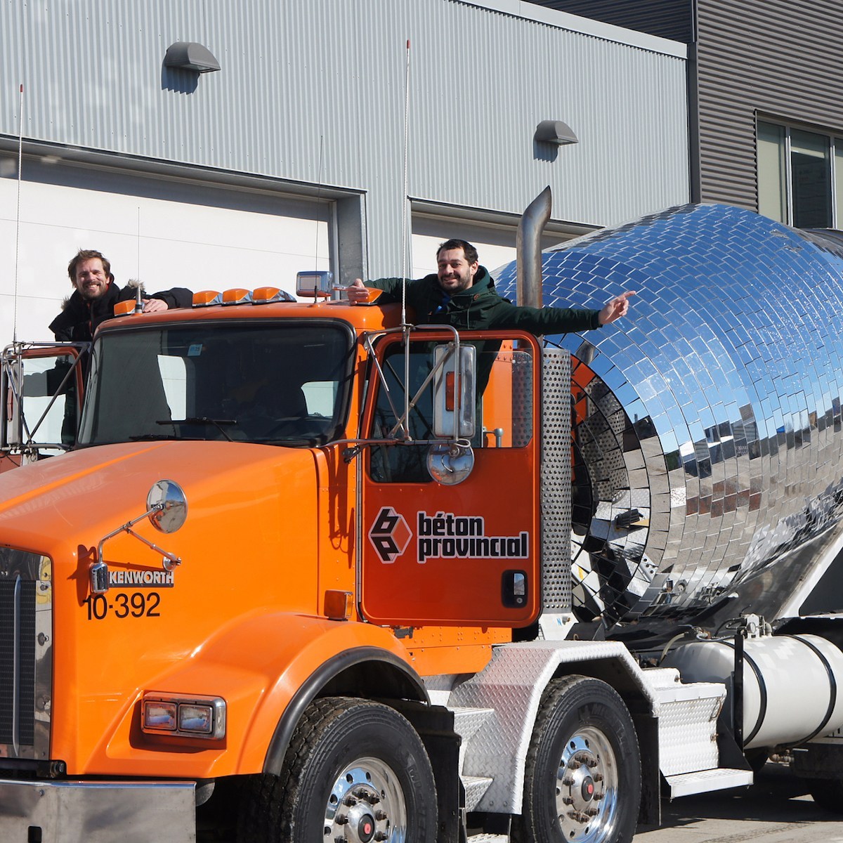 benedetto-bufalino-recycle-voiture-art-installation-insolite-28