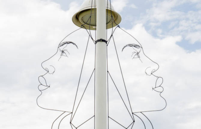 Creative Portraits Made of Wire in the Streets
