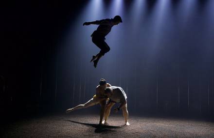 Mind-Blowing Acrobatic Show in Paris