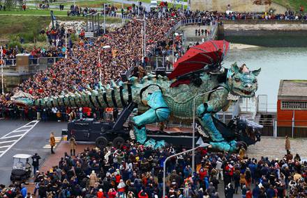 A Gigantic Dragon Wandering in Calais