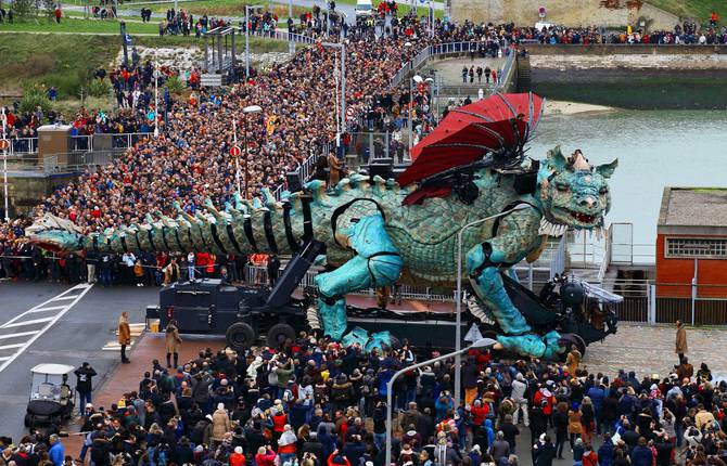 A Gigantic Dragon Wandering in Calais