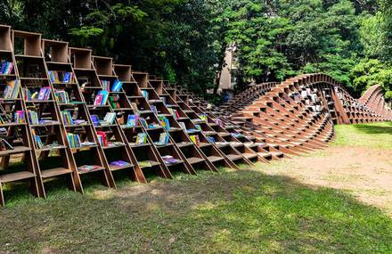 An Amazing Bookcase in the Open Air in India