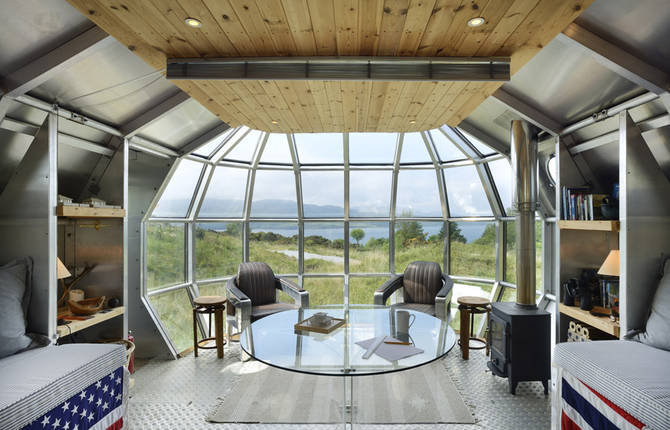 Dreamy Aluminium and Wooden Tiny House
