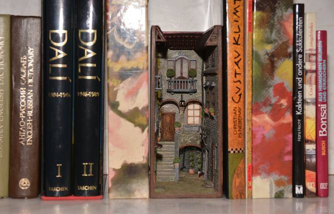 A Magic Touch to Bookshelves