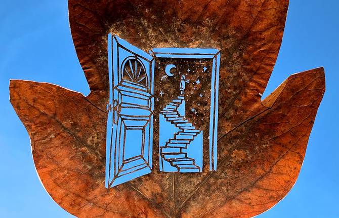 Amazing Leaf-Cutting Art