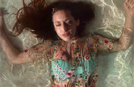 Hypperrealistic Portraits of Submerged Woman