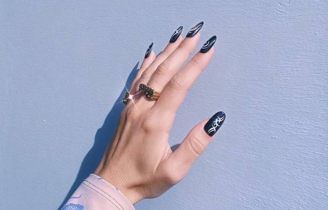 2000s Fashion Aesthetics on Nails