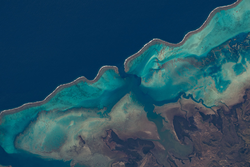reefs-of-moindou-bay-new-caledonia-nikon-d5-800mm-