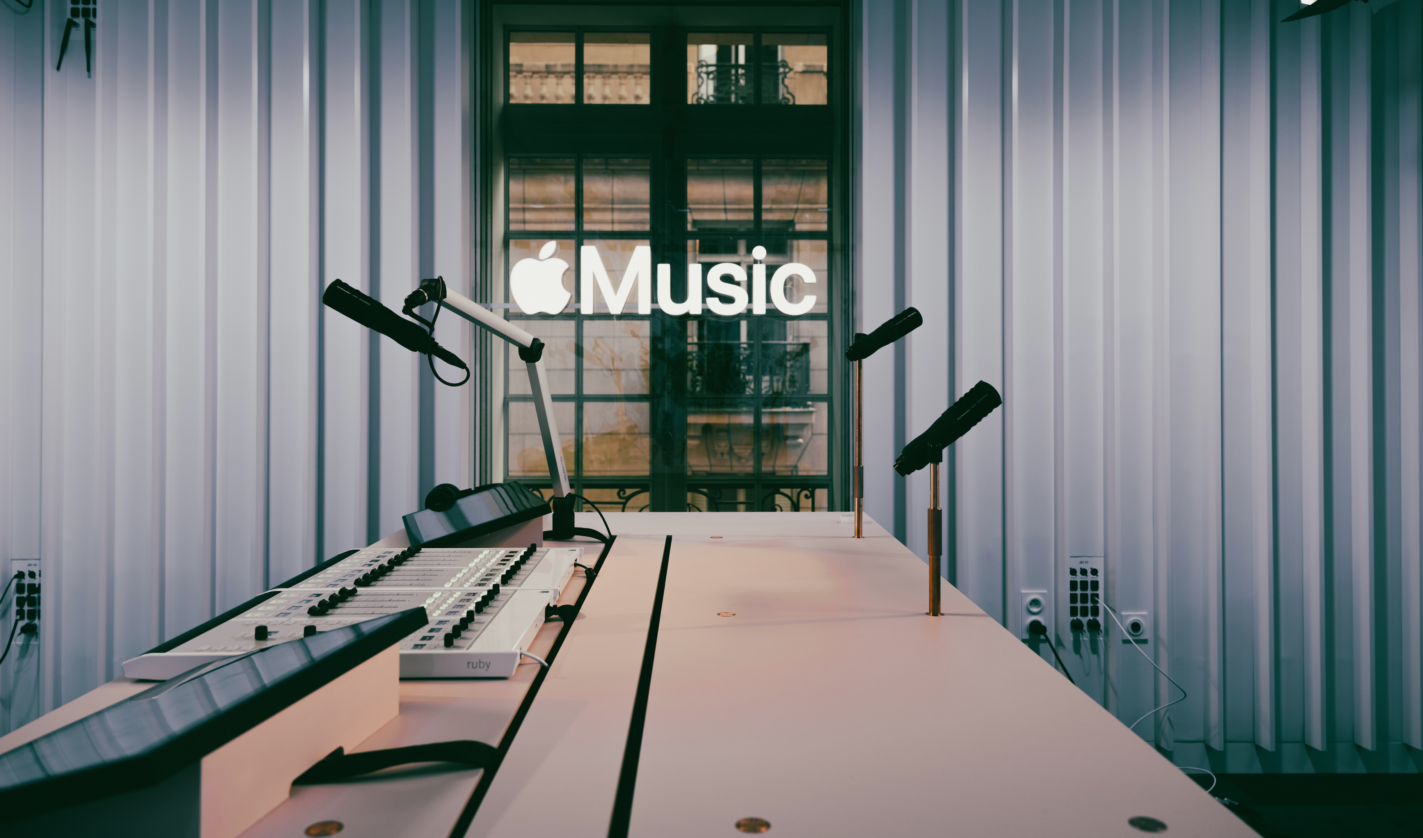 Apple Music Studio Paris 4