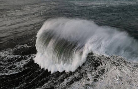 Amazing Pictures of the Nazaré Wave