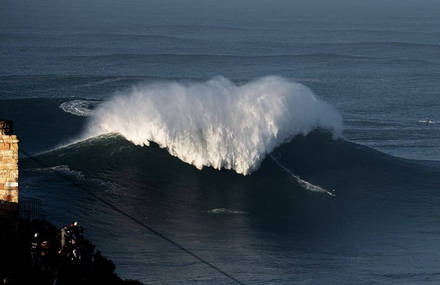 Amazing Pictures of the Nazaré Wave