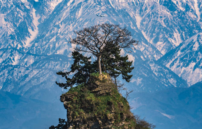 Yasuto Inagaki Immortalizes a Strange Rock Formation in Japan